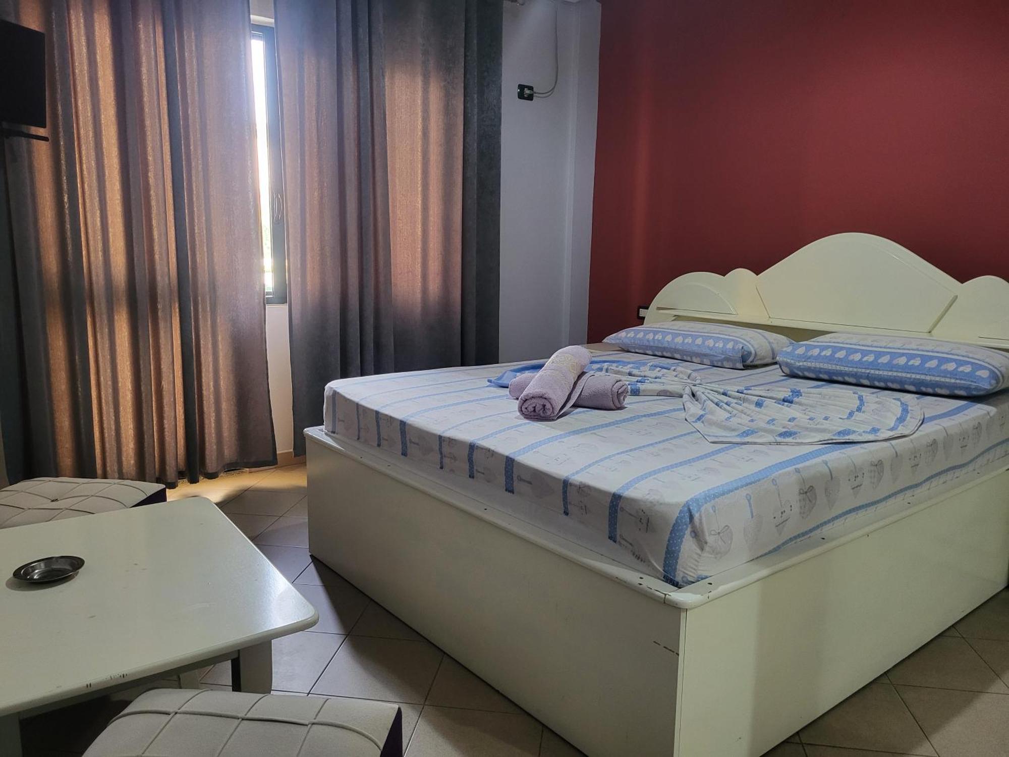 Hotel Europa Лежа Экстерьер фото