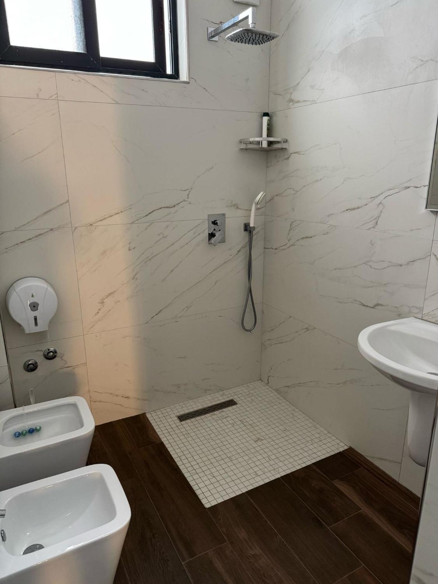 Hotel Europa Лежа Экстерьер фото