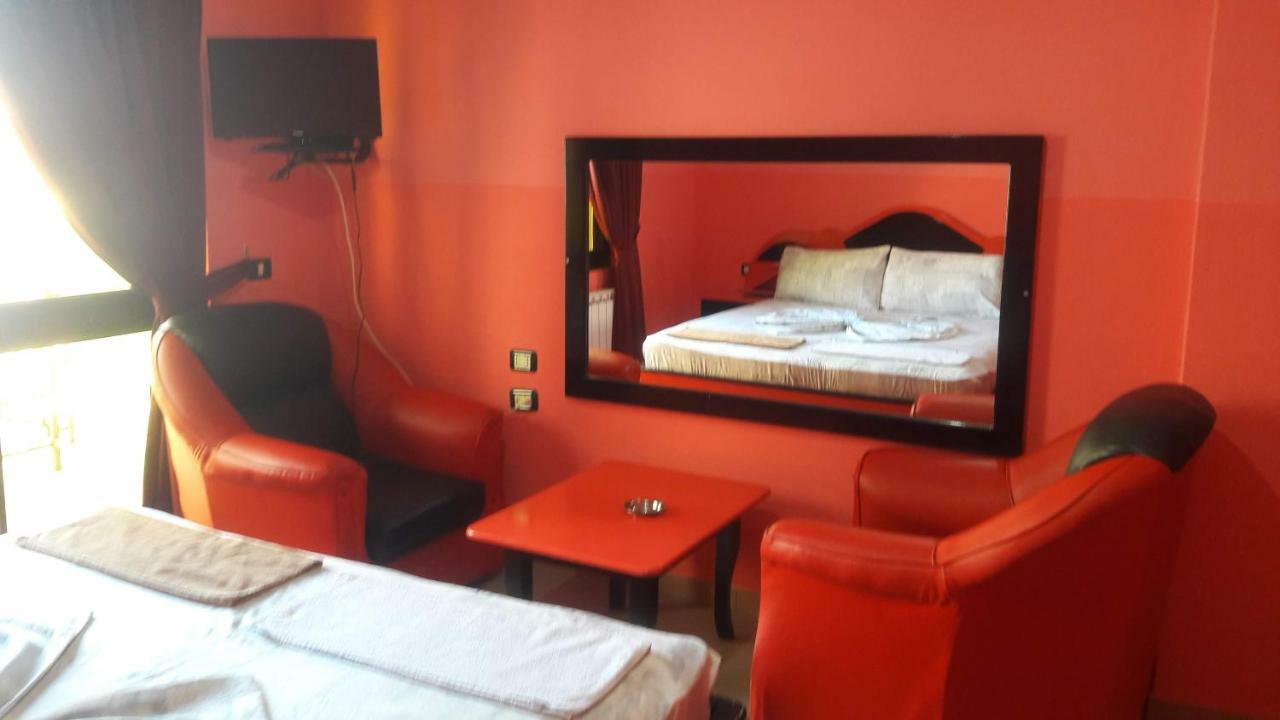 Hotel Europa Лежа Экстерьер фото