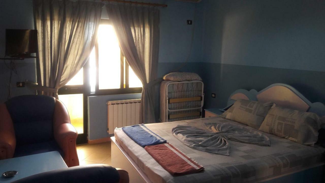 Hotel Europa Лежа Экстерьер фото